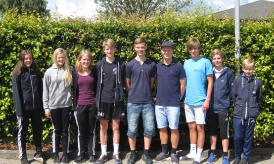 Friske unge mennesker klar til en uge med håndbold og fællesskab på Hellebjerg